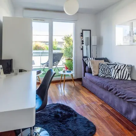 L'avant Scene Furnished Flat